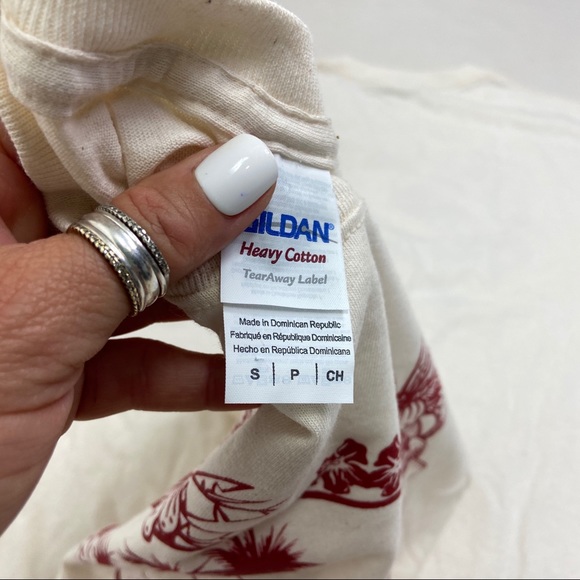 Surf the earth graphic tee. S & M - Picture 5 of 5